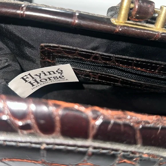 Flying Horse Doctor Elegant Crocodile Pattern Handbag - Picture 12 of 13